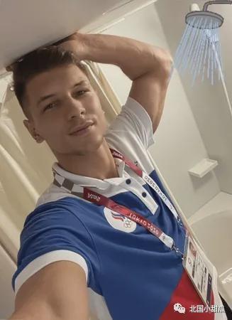 我们发现他 我们发现他