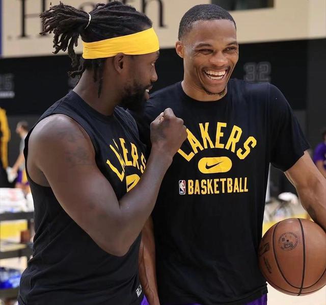 强侧假掩护 强侧假掩护